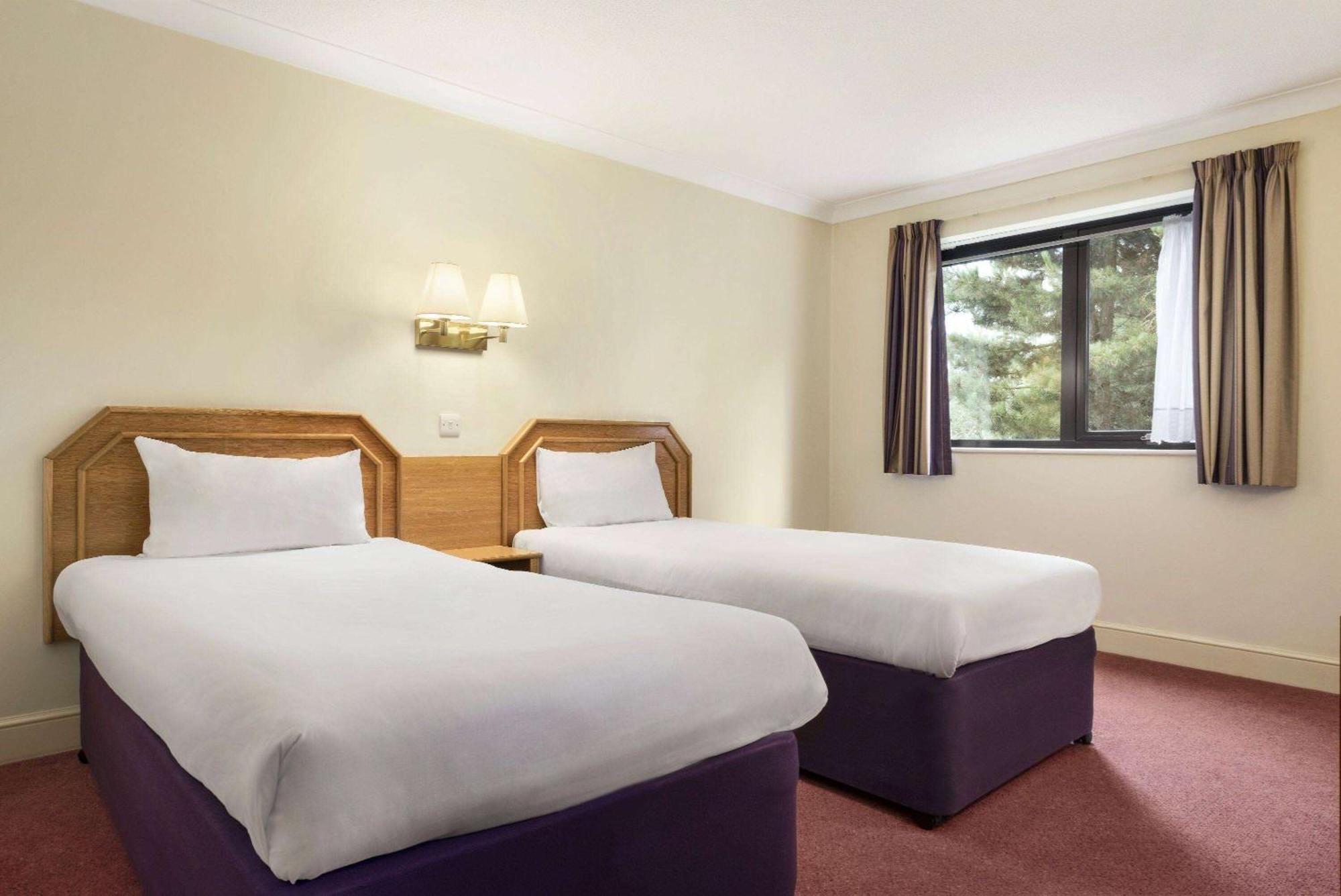 Days Inn Stafford Exterior photo