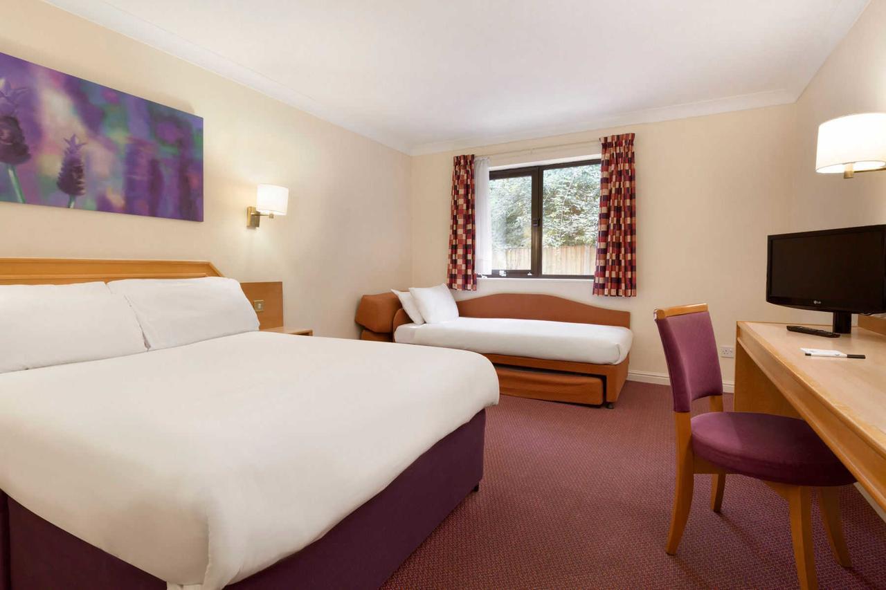 Days Inn Stafford Exterior photo